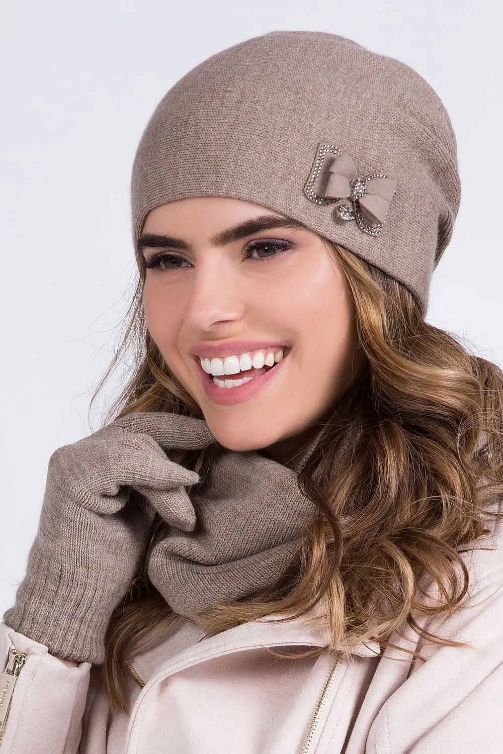 Elegant Fleece-Lined Winter Beanie with Bow Detail for Women