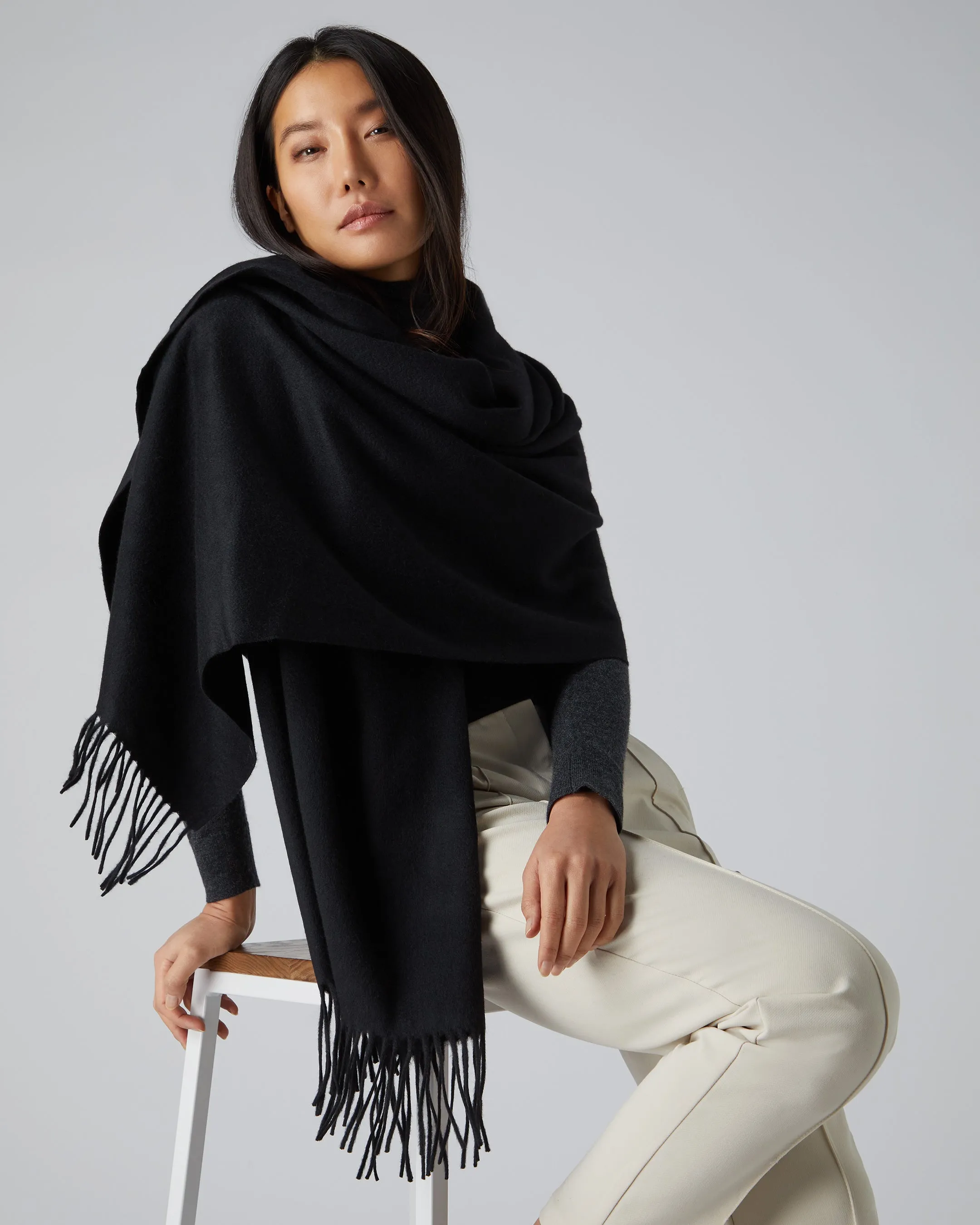 Women's Woven Cashmere Shawl Black